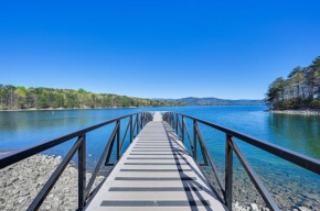 Serene Home Between Lake Jocassee and Lake Keowee!